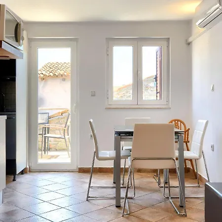 Charming Apartment With Private Terrace In Porec Holiday home