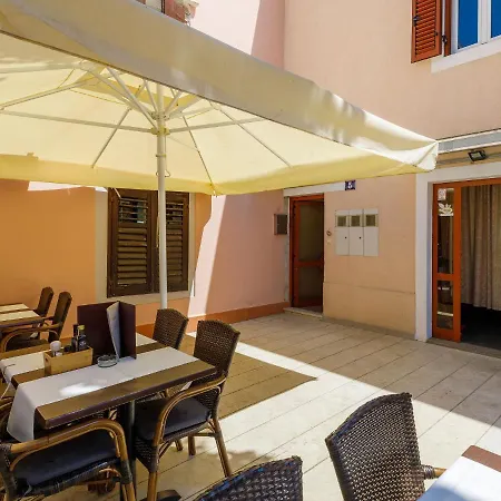 Charming Apartment With Private Terrace In Porec Holiday home