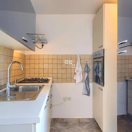 Charming Apartment With Private Terrace In Porec *