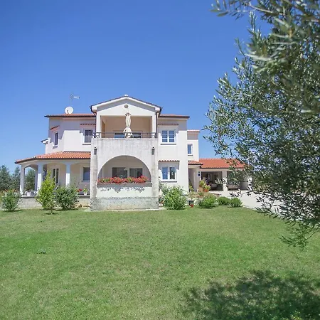 Charming Apartment With Private Terrace In Porec Porec