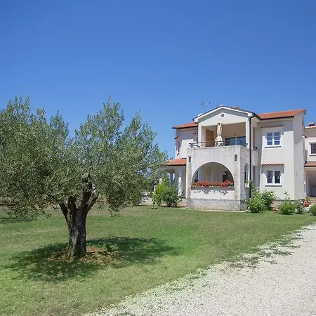 Charming Apartment With Private Terrace In Porec Porec